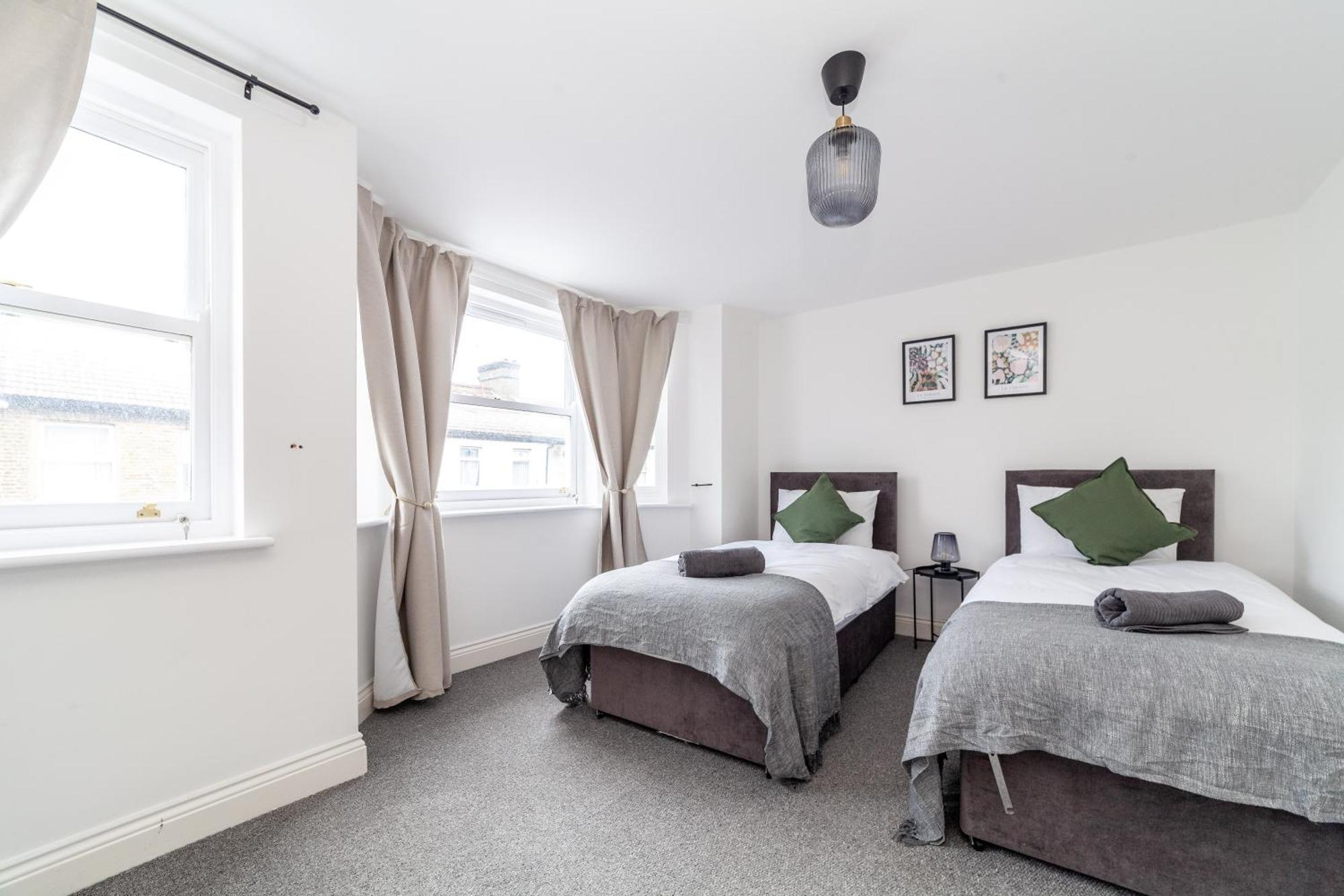 Arte Stays Serviced Houses Stratford - 3 Bedrooms 2 Bathrooms Houses London, Stratford, Maryland, Free Parking, Garden, Weekly Or Monthly Stays - Up To 8 Guests Dış mekan fotoğraf