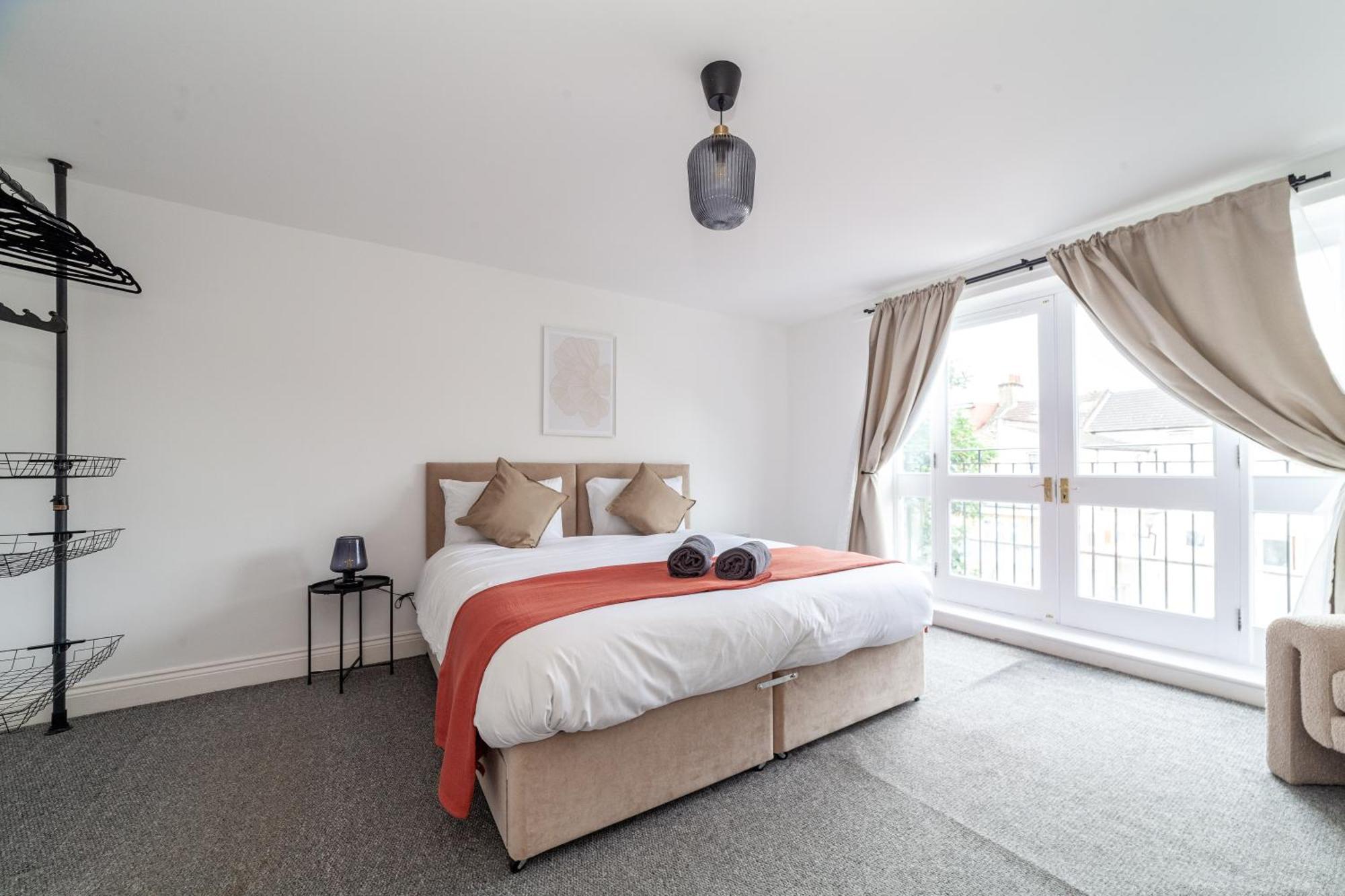 Arte Stays Serviced Houses Stratford - 3 Bedrooms 2 Bathrooms Houses London, Stratford, Maryland, Free Parking, Garden, Weekly Or Monthly Stays - Up To 8 Guests Dış mekan fotoğraf