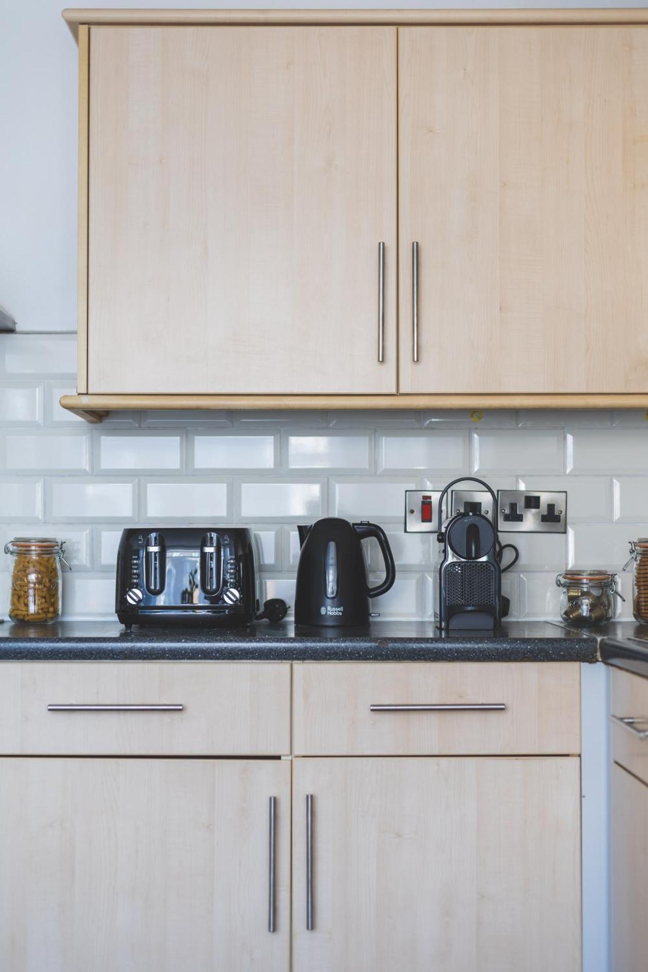 Arte Stays Serviced Houses Stratford - 3 Bedrooms 2 Bathrooms Houses London, Stratford, Maryland, Free Parking, Garden, Weekly Or Monthly Stays - Up To 8 Guests Dış mekan fotoğraf