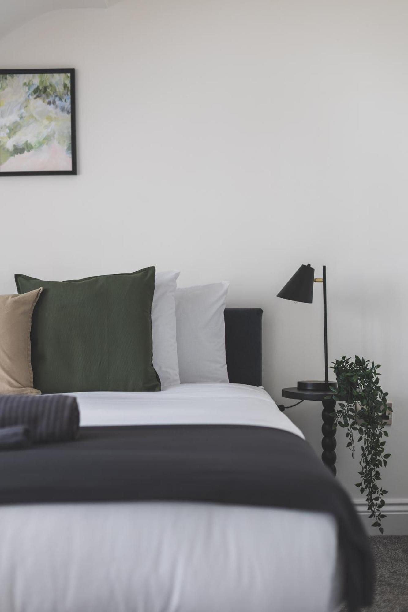 Arte Stays Serviced Houses Stratford - 3 Bedrooms 2 Bathrooms Houses London, Stratford, Maryland, Free Parking, Garden, Weekly Or Monthly Stays - Up To 8 Guests Dış mekan fotoğraf