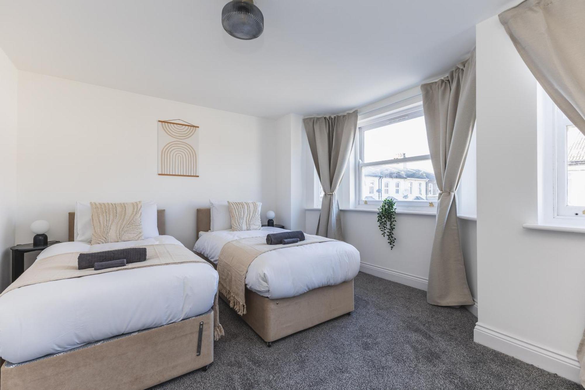 Arte Stays Serviced Houses Stratford - 3 Bedrooms 2 Bathrooms Houses London, Stratford, Maryland, Free Parking, Garden, Weekly Or Monthly Stays - Up To 8 Guests Dış mekan fotoğraf